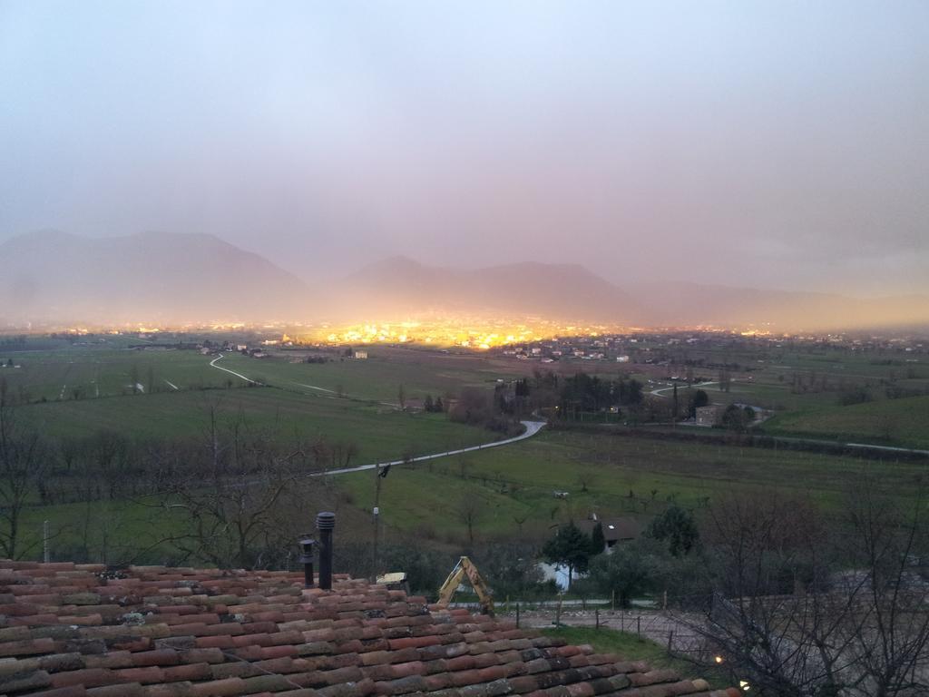 Fonte Chiara Villa Gubbio Oda fotoğraf